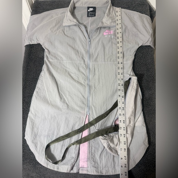 Nike Women's Light Gray Utility Jacket with Pink Logo turns into crossbody purse - Picture 7 of 7